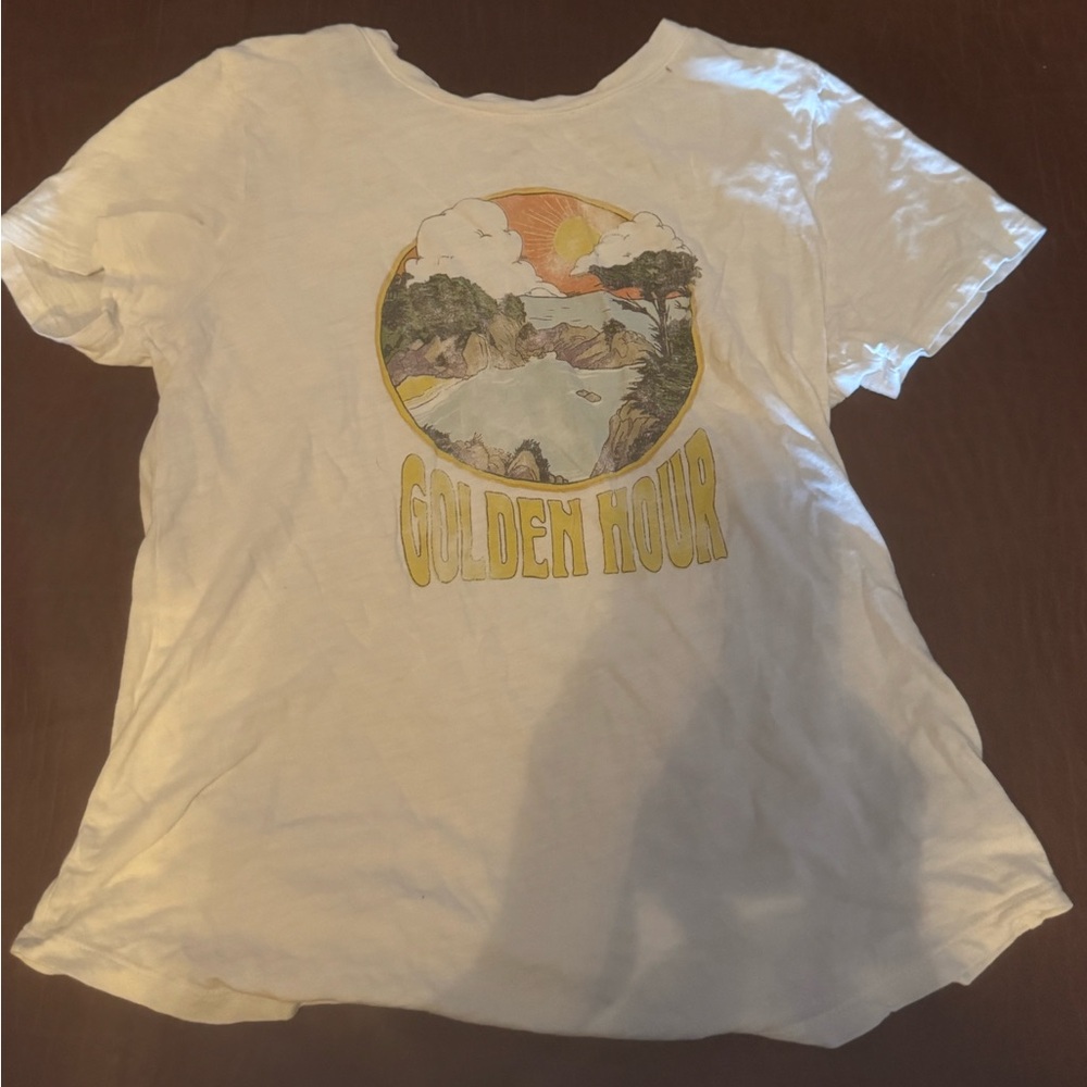 Old navy women’s graphic Tee